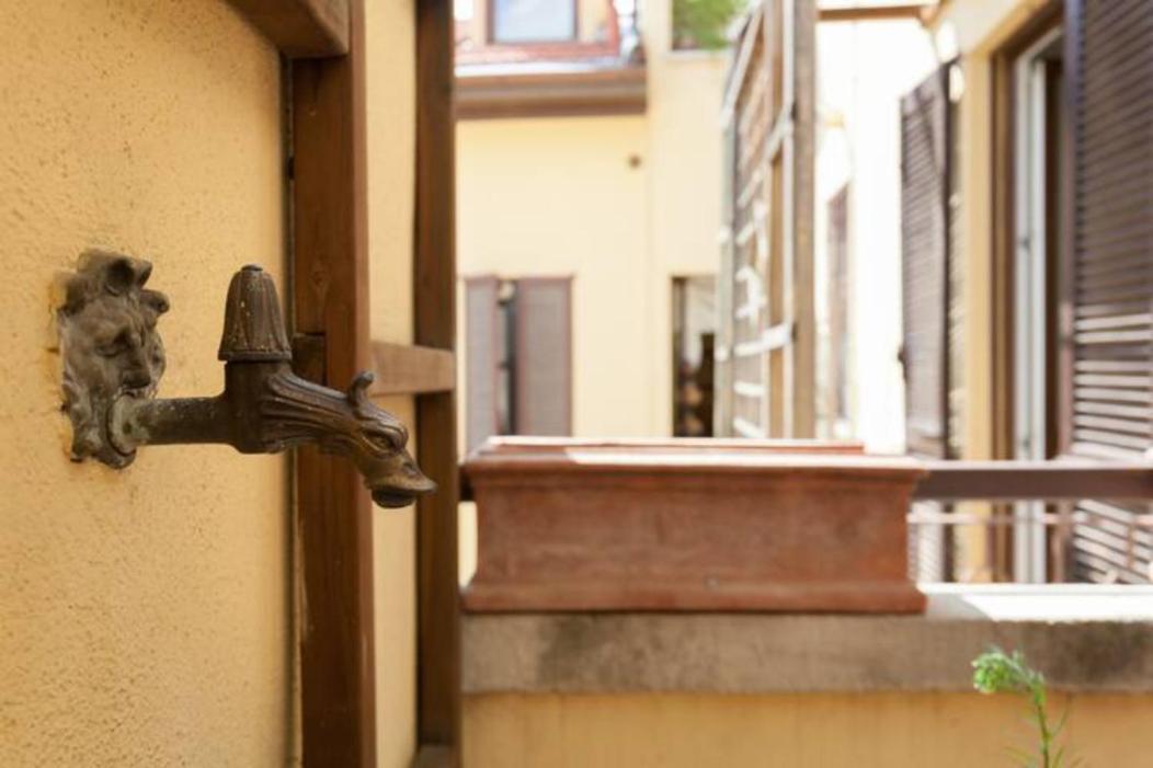 Porta Ticinese Cozy Apartment Con Balcone Milan Bagian luar foto